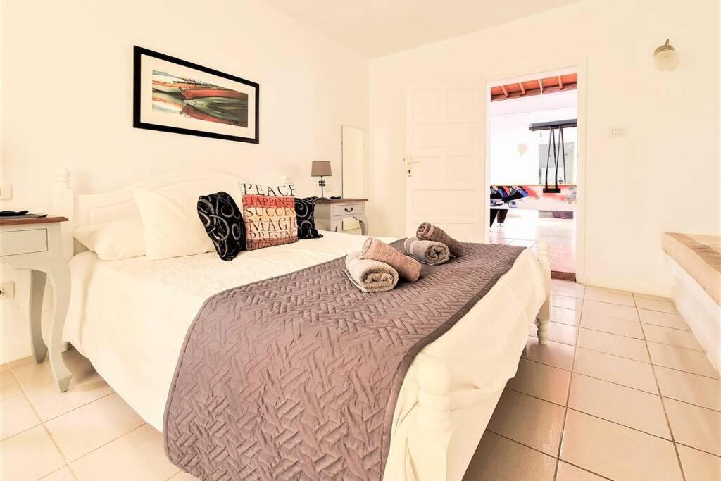 Stunning Sea View Villa With 6 Bedrooms & Heated Pool - Villa Renaissance Playa Blanca  Cameră foto